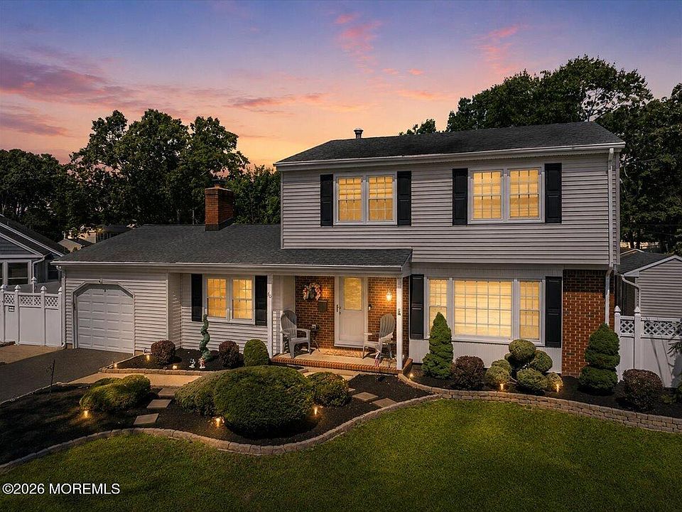 1st image of 60 Glenmere Drive