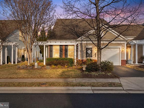 2nd image of 44452 Oakmont Manor Sq