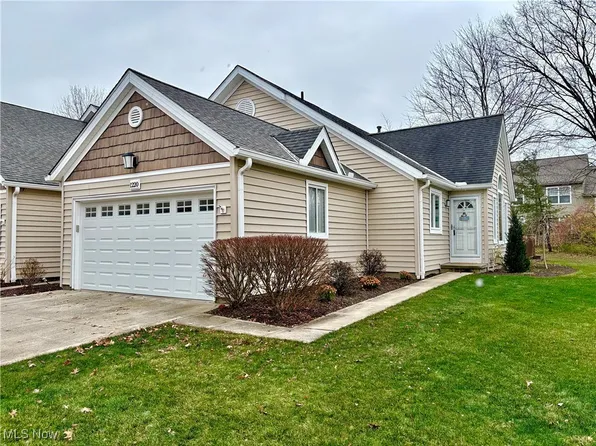 1220 Canyon View Rd, Northfield, OH 44067