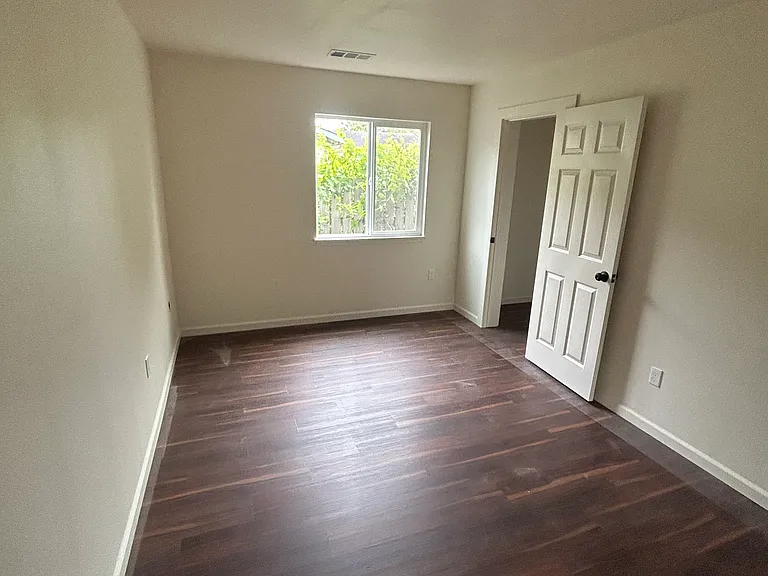 2241 Walnut Ave — Photo 7