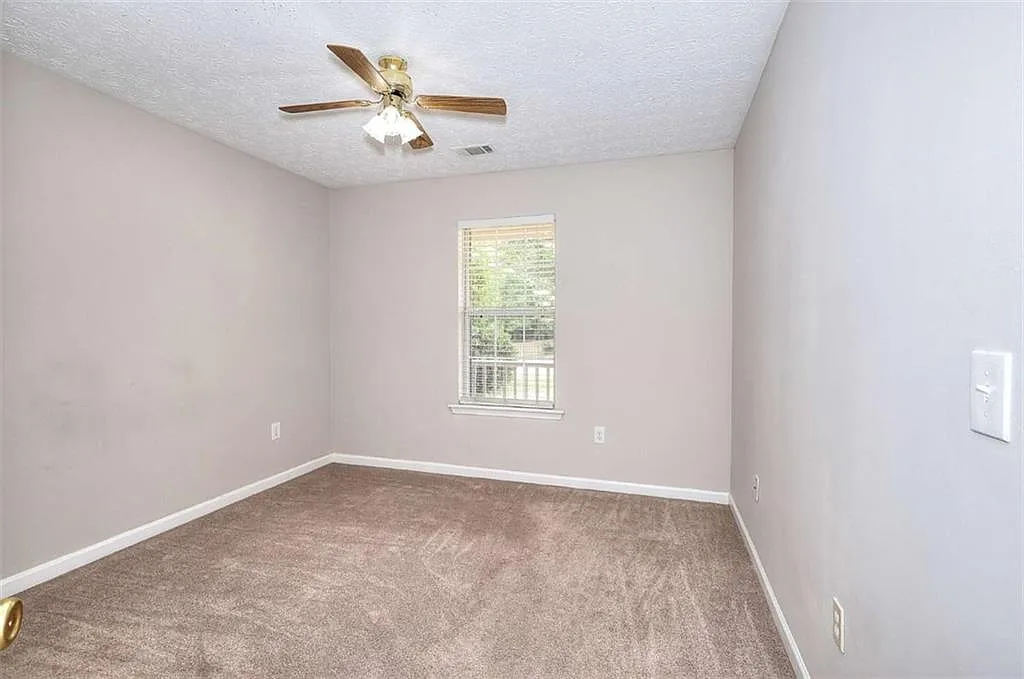 3 bed, 2.0 bath, 1538 sqft, $1,900 — Photo 3