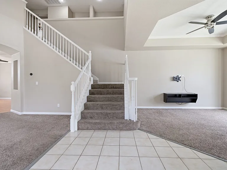 722 Summer Ln — Photo 5