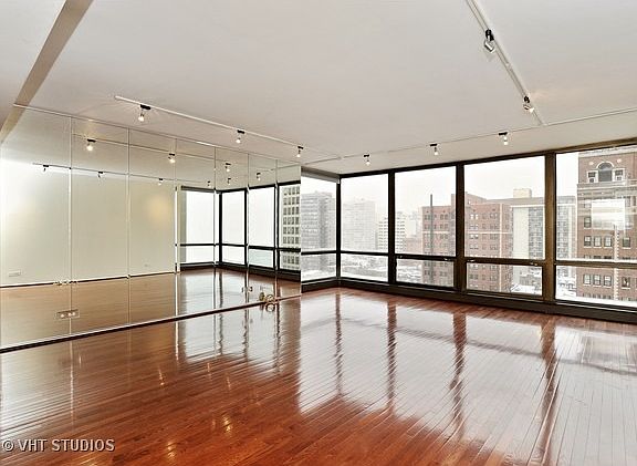 3rd image of 100 E Bellevue Pl APT 12F