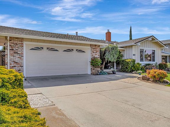 3rd image of 5835 Pilar Ct