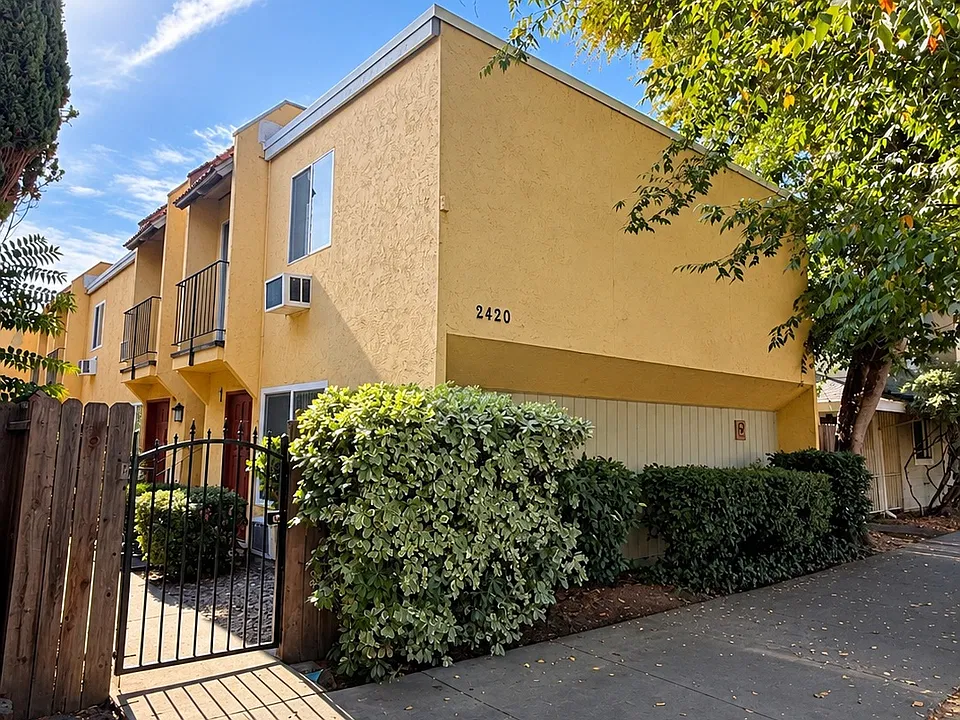 2420 P St #4
