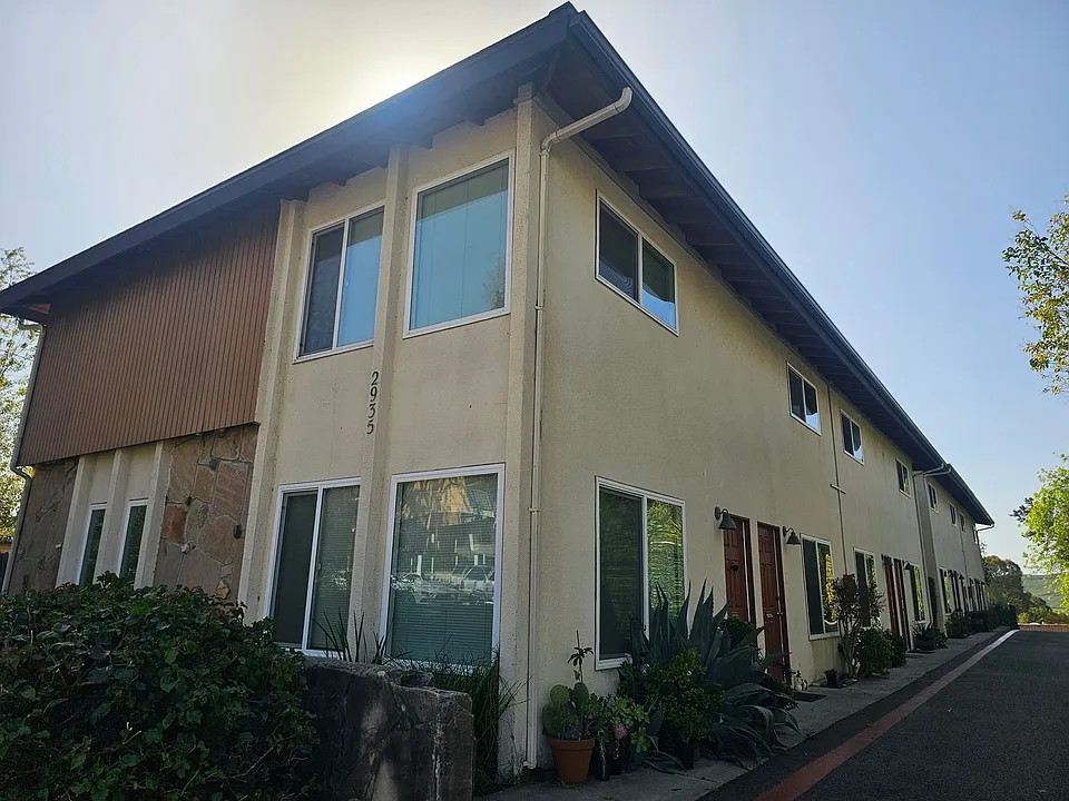 2935 Augusta St #18