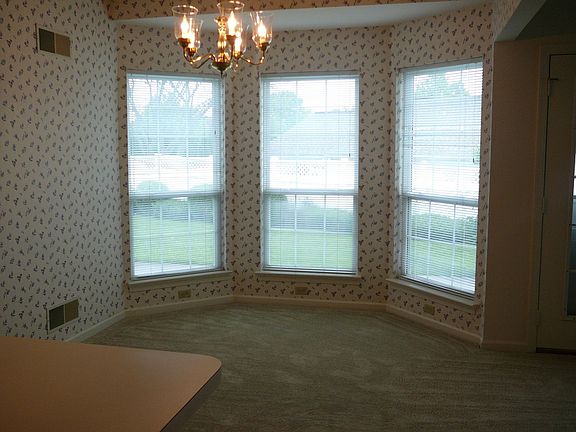 Dining area with bay window