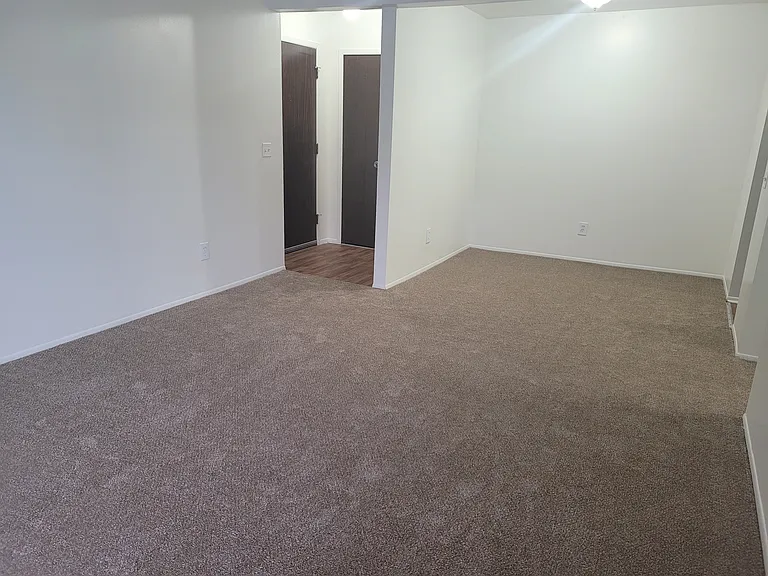 Windsor Place Apartments — Photo 95