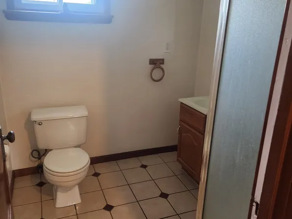 211-213 Spruce St, Vandergrift, PA 15690