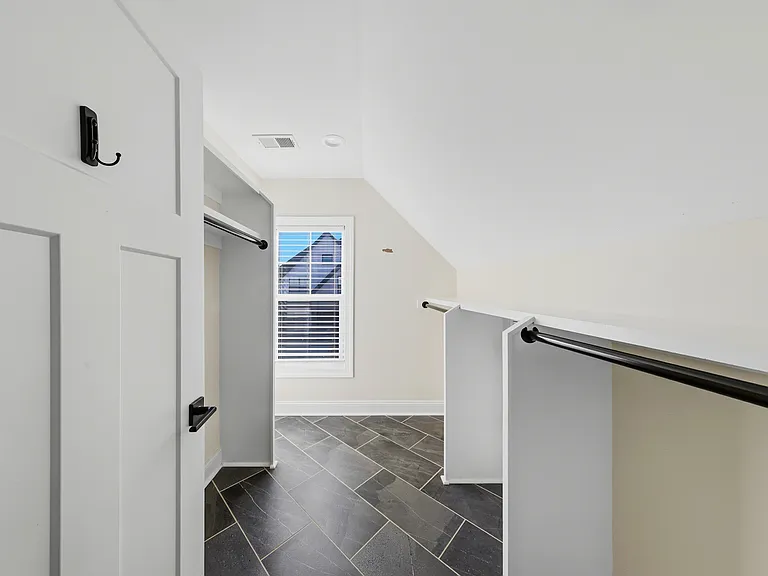 1020 Easton Ct — Photo 29