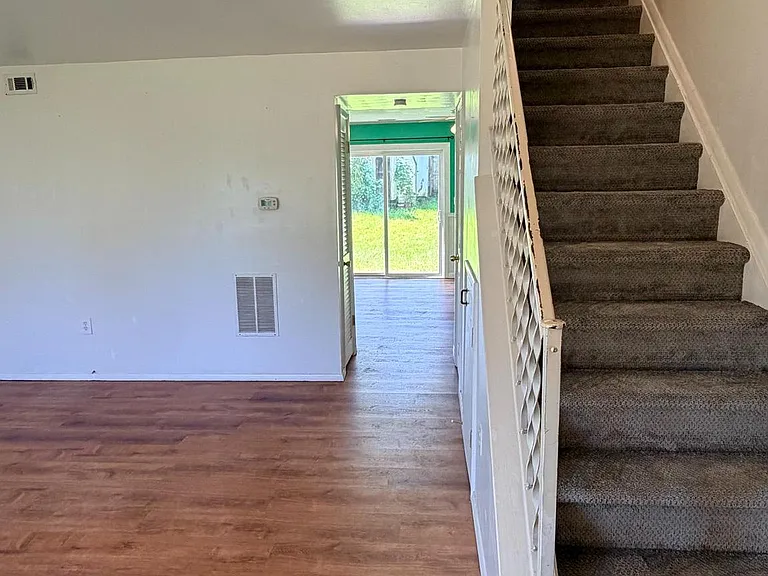 453 Berry Ct — Photo 4