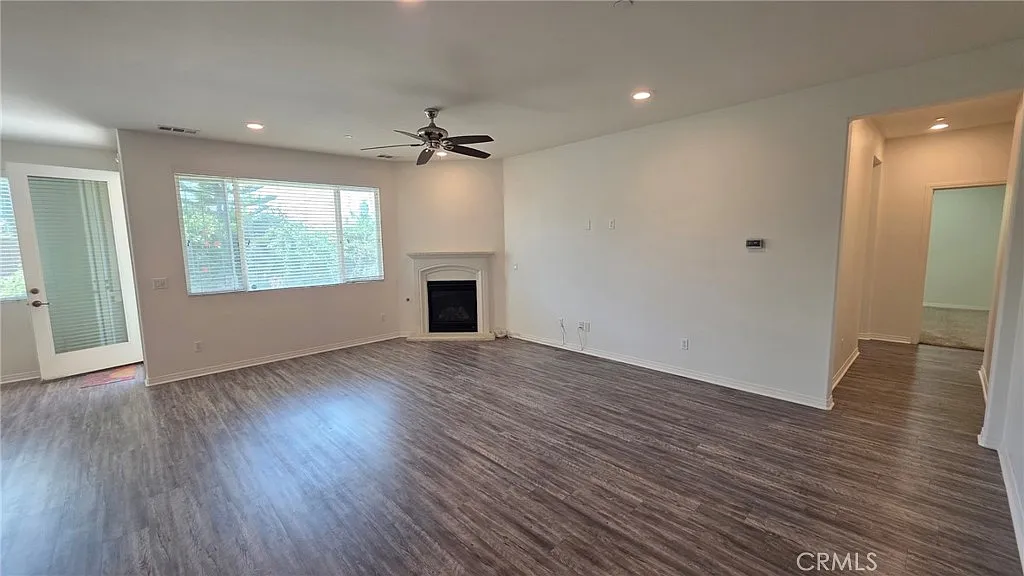 4 bed, 2273 sqft, $4,500 — Photo 4