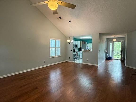 2nd image of 1325 Parkwood Dr