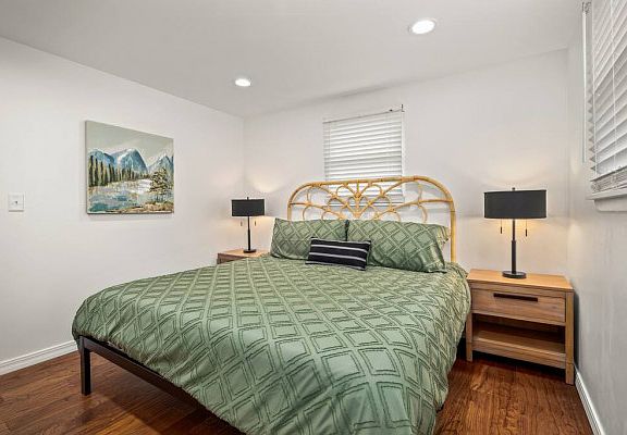 5th image of 3724 N Vincent Ave