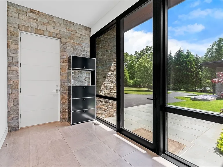 63 Sylvan Ln — Photo 24