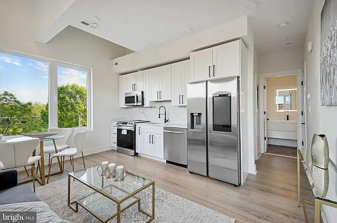 2 bed, 830 sqft, $2,850 — Photo 4