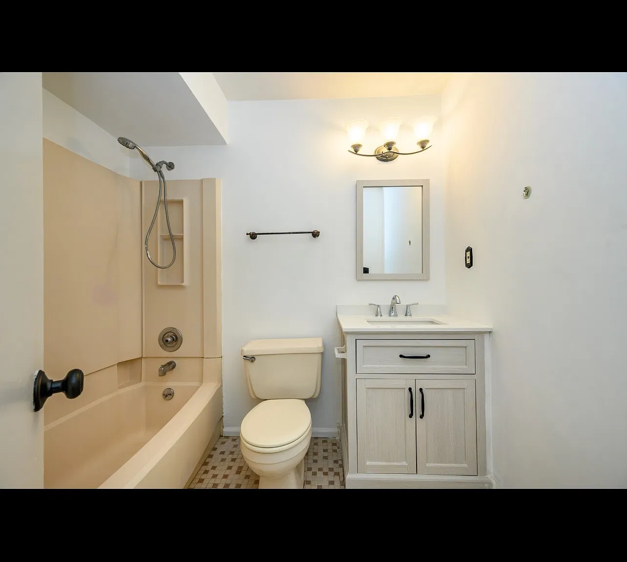2 bed, 875 sqft, $2,250 — Photo 2