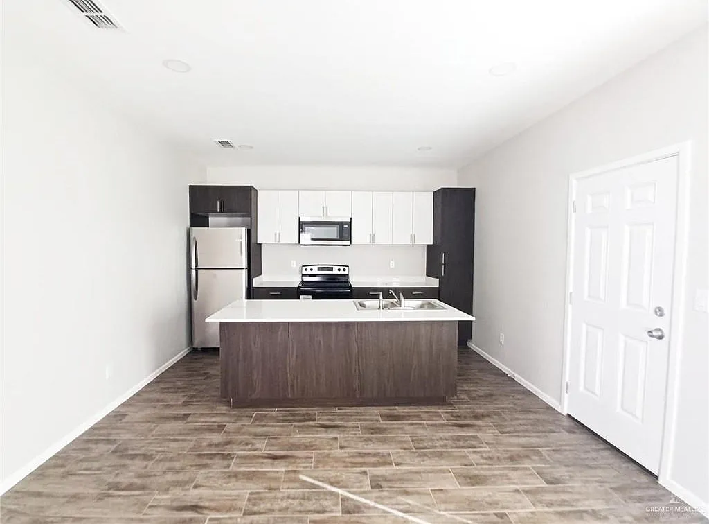 3 bed, 2.0 bath, 1078 sqft, $1,125 — Photo 4
