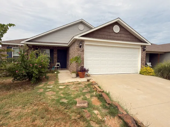 994 E Sparrow Cir, Fayetteville, AR 72701