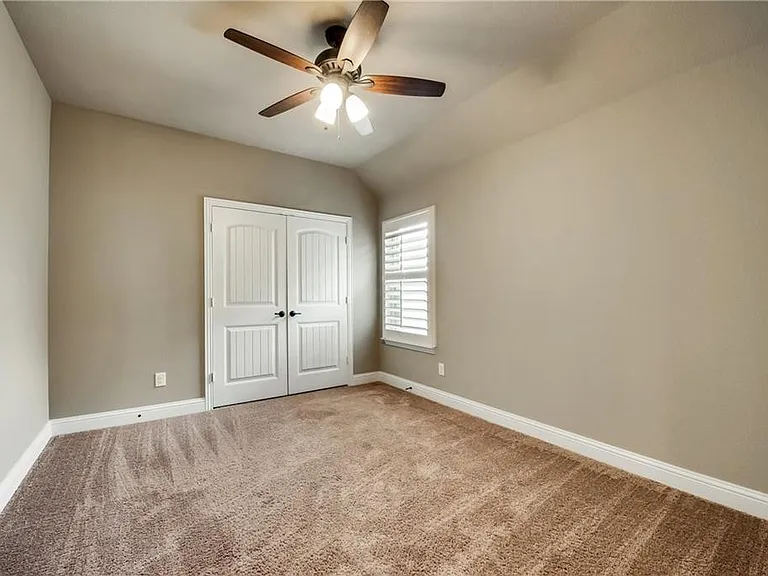 1025 Spring Falls Dr — Photo 18