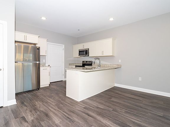 2nd image of 102 Bellbrook Ln