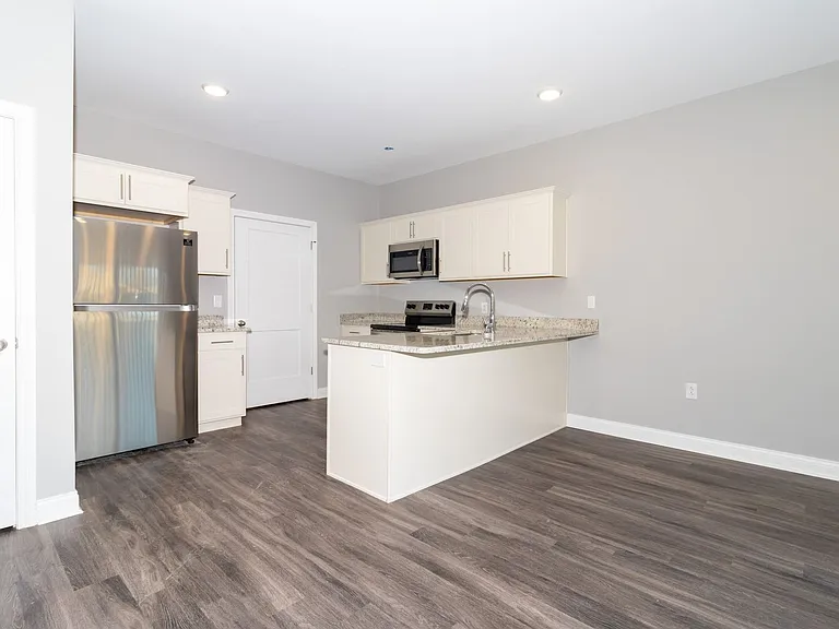 102 Bellbrook Ln — Photo 2