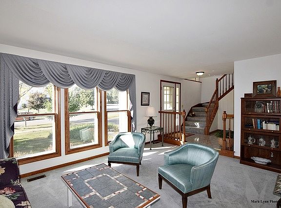 5th image of 371 Wildwood Dr