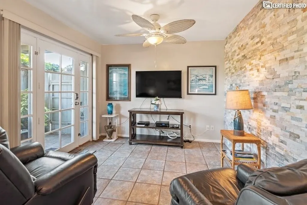 2 bed, 1.0 bath, $5,225 — Photo 1