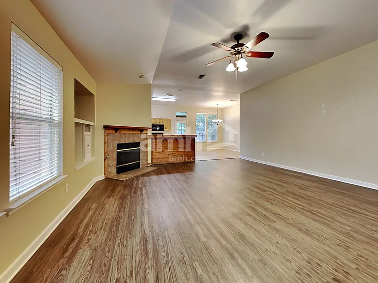 809 Dixon Ln — Photo 6