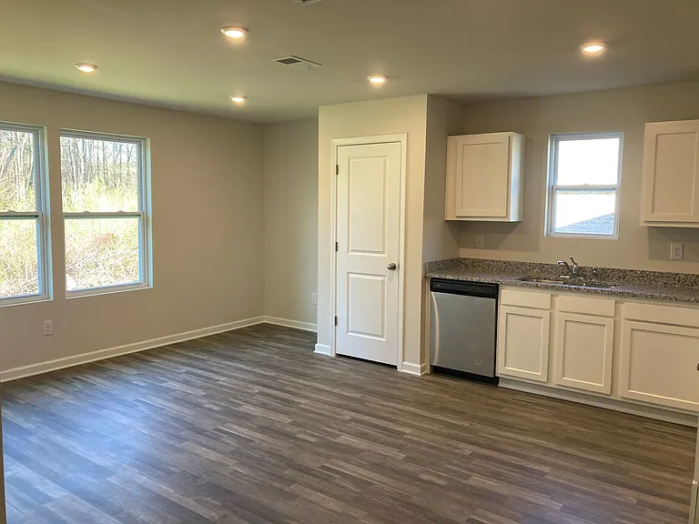 407 Kensington Ln — Photo 13