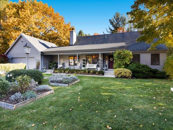 670 W Broadway, Suttons Bay, MI 49682
