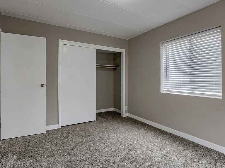 Meadowlark Apts — Photo 31