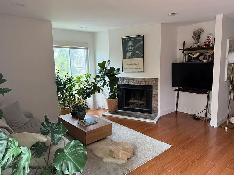 150 Pearl St #102 — Photo 4