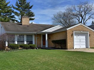 5 S George St, Mount Prospect, IL 60056