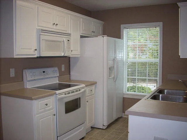 2 bed, 2.0 bath, 1107 sqft, $1,350 — Photo 3