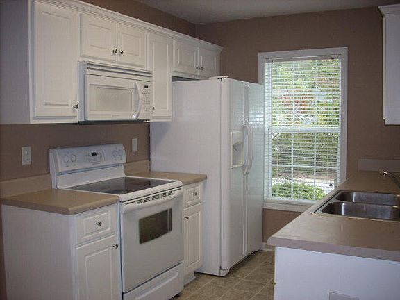 3rd image of 7032 Reagan Cir