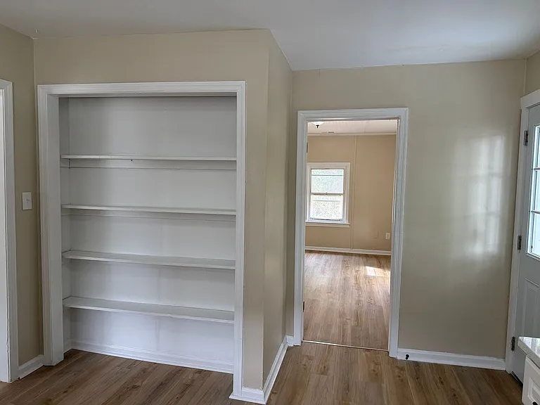 1151 Perry St — Photo 8