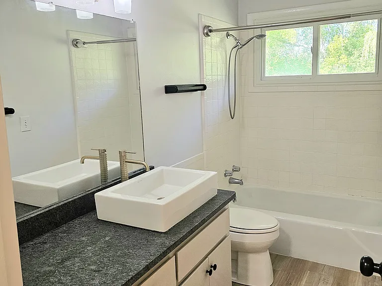 8942 Delwood Dr — Photo 3
