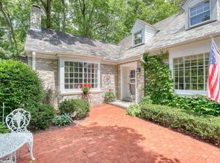 1060 Circle Dr, Elm Grove, WI 53122