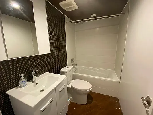 Rented by Premier Metro Realty Corp | media 44