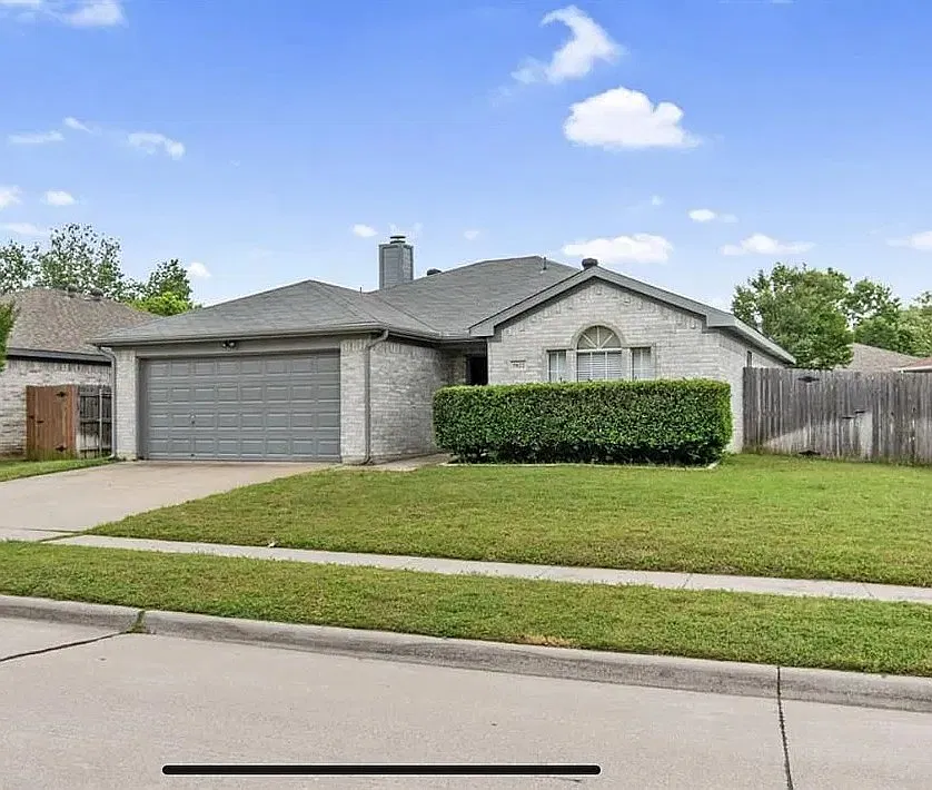 3 bed, 1277 sqft, $2,100 — Photo 1
