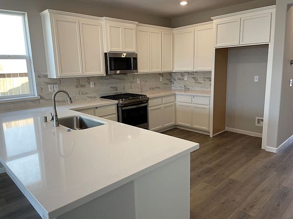 2nd image of 608 Tower Ct