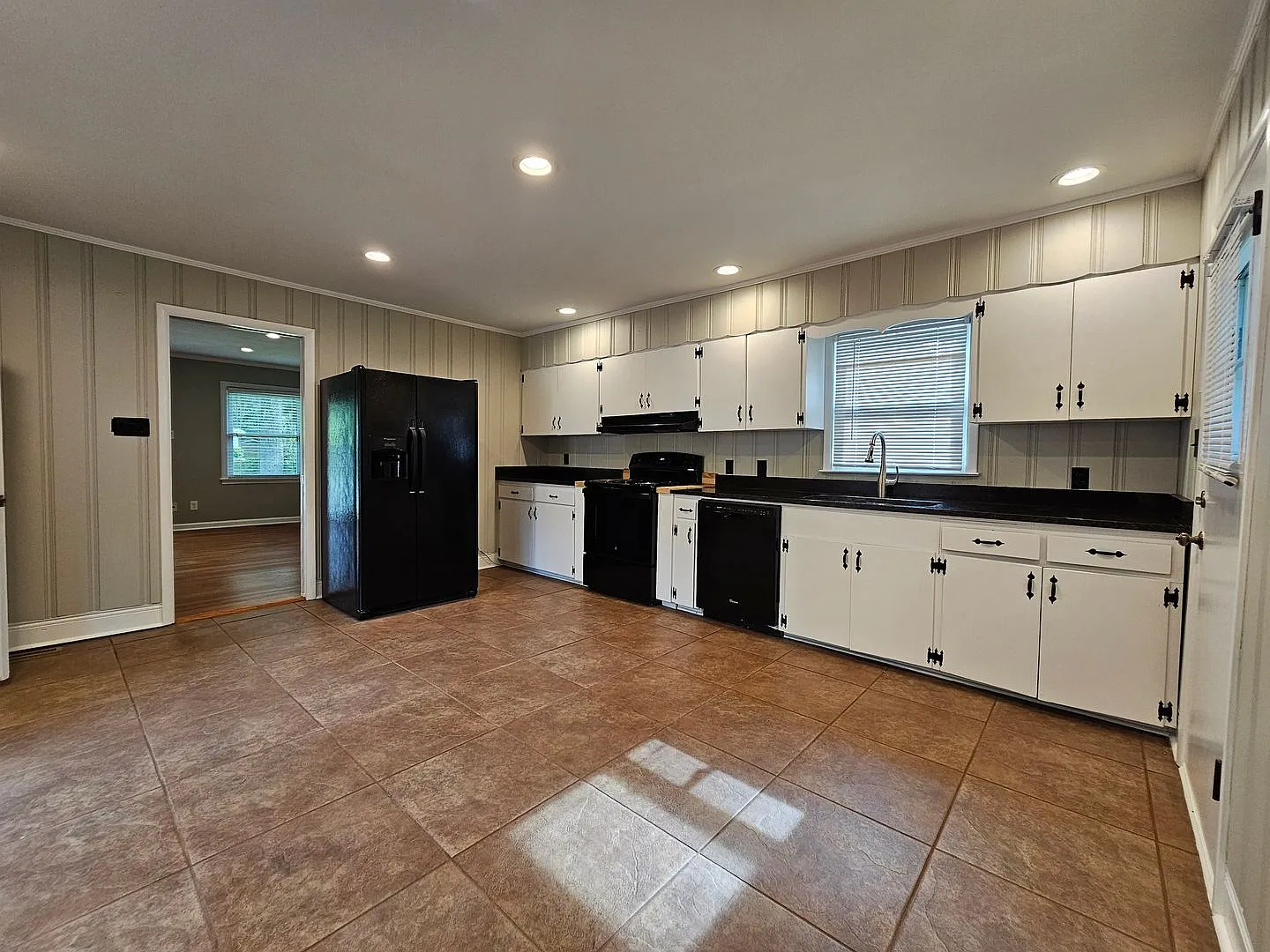 **Available Now** 303 Brandywine Rd. Savannah Ga. — Photo 4