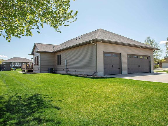 3rd image of 4818 Briarwood Dr