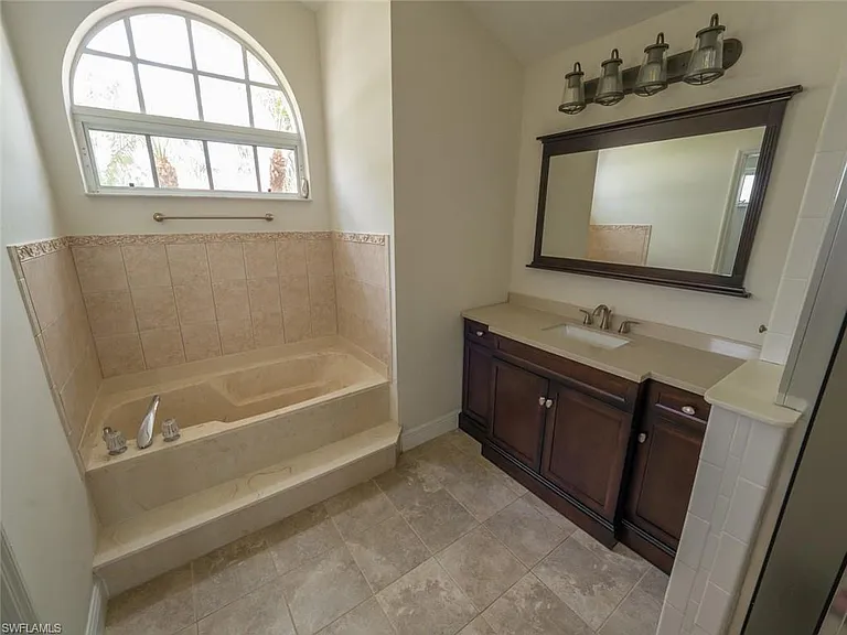 11394 Waterford Village Dr — Photo 13