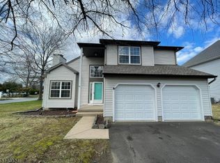 44 London Rd, Burlington, NJ 08016