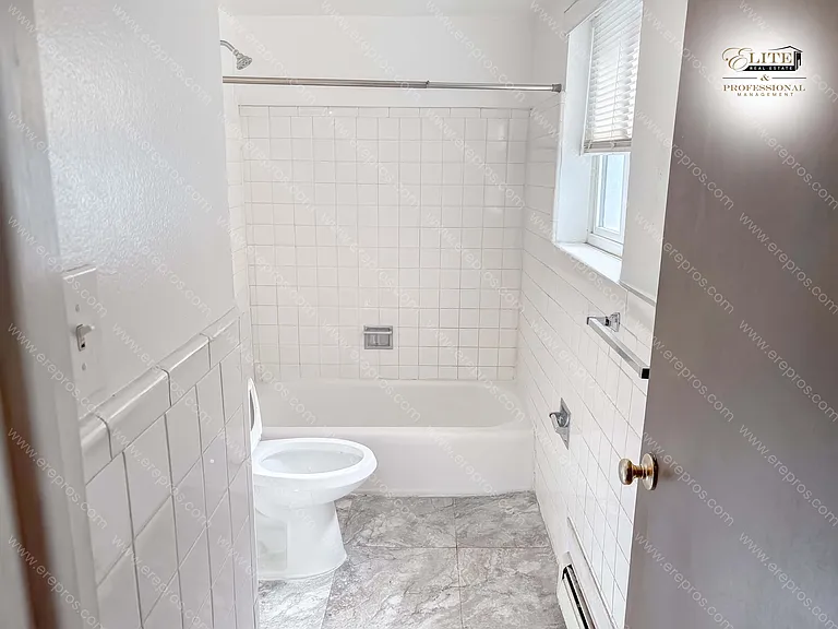 15101 Greenfield Rd #10 — Photo 7