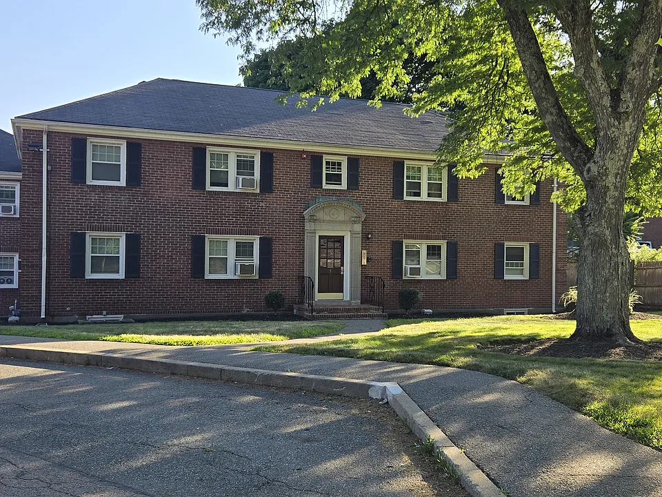 Meadowbrook Apartments