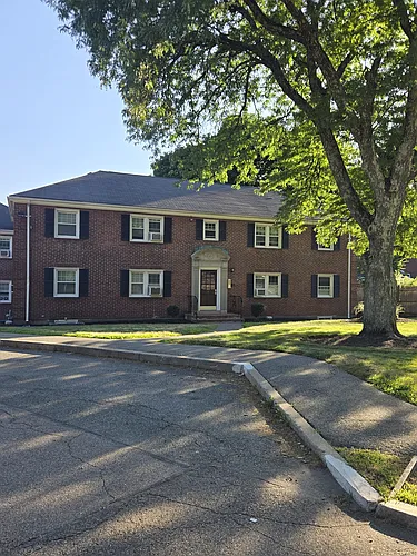 Meadowbrook Apartments Photo 1