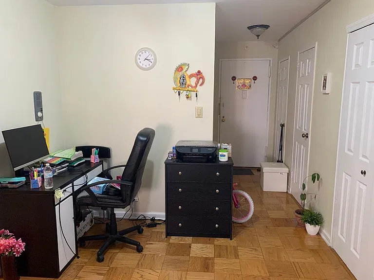 225 Saint Pauls Ave #4L — Photo 2